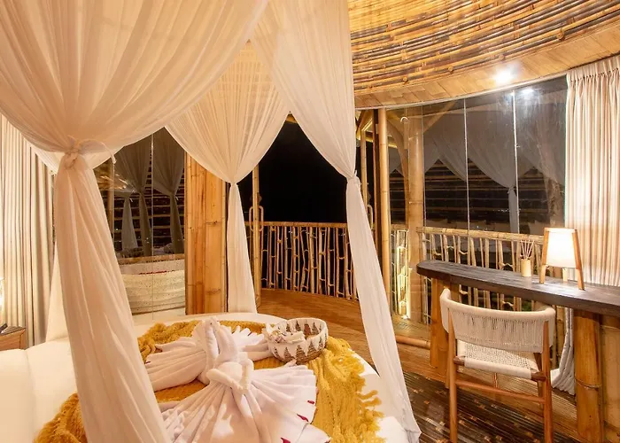 Villa Dreamy Cliffside Bamboo Villa Heated Pool & Stunning View