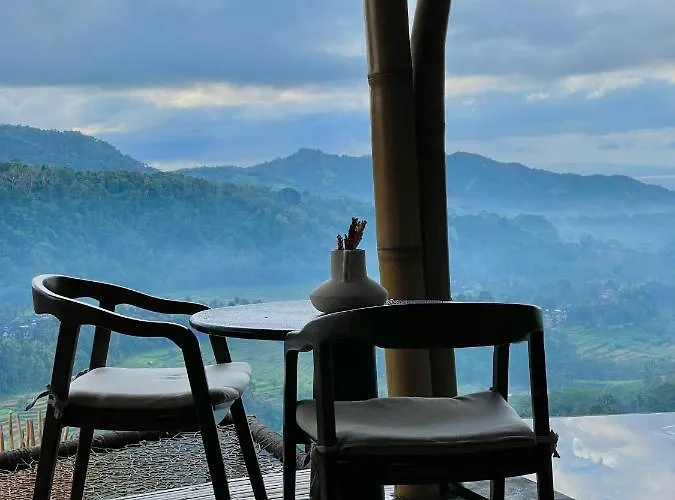 Dreamy Cliffside Bamboo Villa Heated Pool & Stunning View