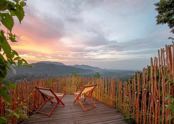 Dreamy Cliffside Bamboo Villa Heated Pool & Stunning View * Klungkung