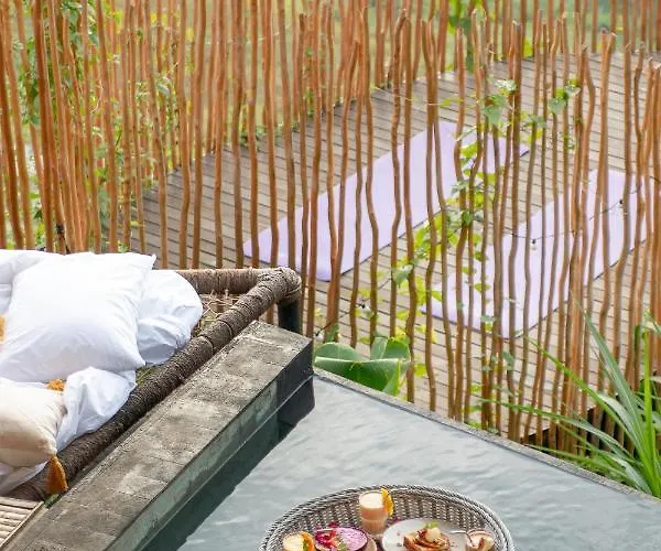 Dreamy Cliffside Bamboo Villa Heated Pool & Stunning View * Klungkung