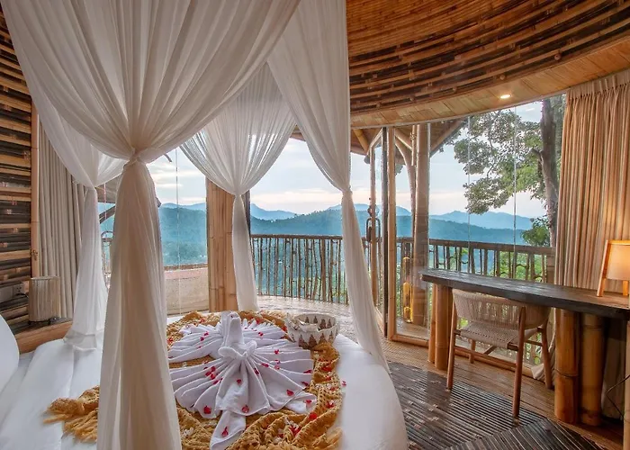 Dreamy Cliffside Bamboo Villa Heated Pool & Stunning View Villa Klungkung