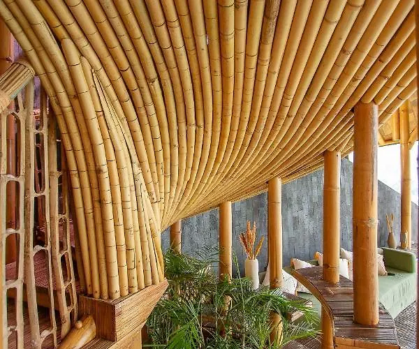 Dreamy Cliffside Bamboo Villa Heated Pool & Stunning View Klungkung