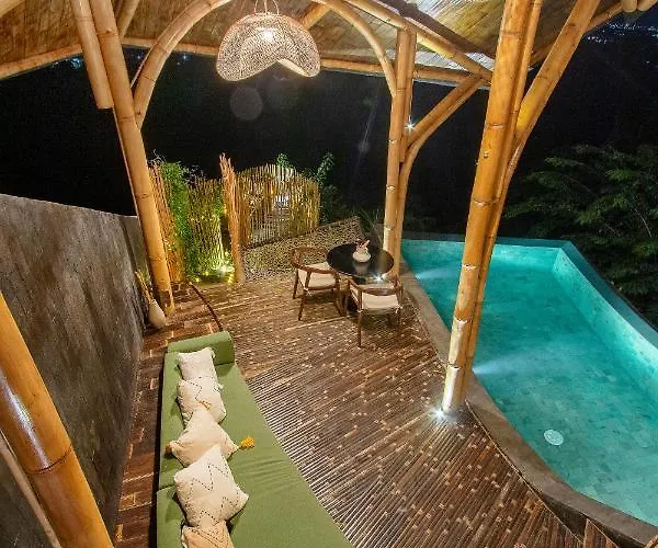 Dreamy Cliffside Bamboo Villa Heated Pool & Stunning View Villa *