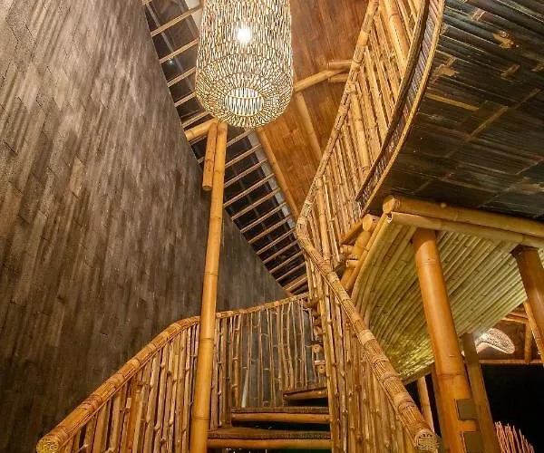 Dreamy Cliffside Bamboo Villa Heated Pool & Stunning View *