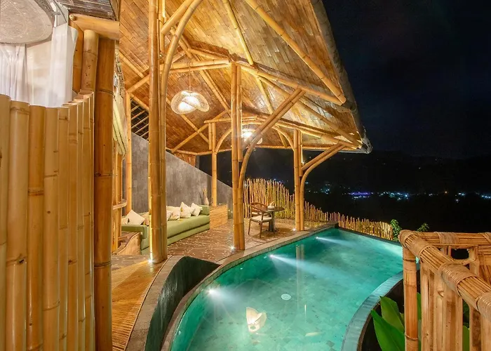 Dreamy Cliffside Bamboo Villa Heated Pool & Stunning View Villa