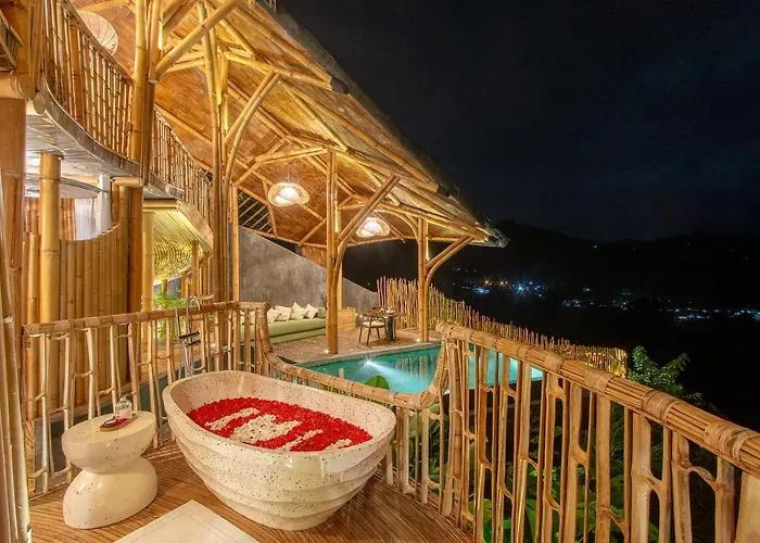 Dreamy Cliffside Bamboo Villa Heated Pool & Stunning View * Klungkung