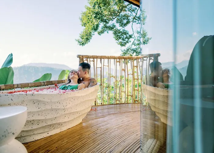 Dreamy Cliffside Bamboo Villa Heated Pool & Stunning View Klungkung